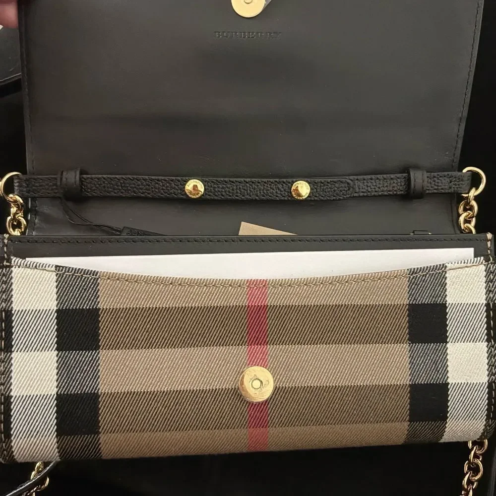 Brand new / tags Burberry Henley Wallet on Chain Leather with House Check Canvas